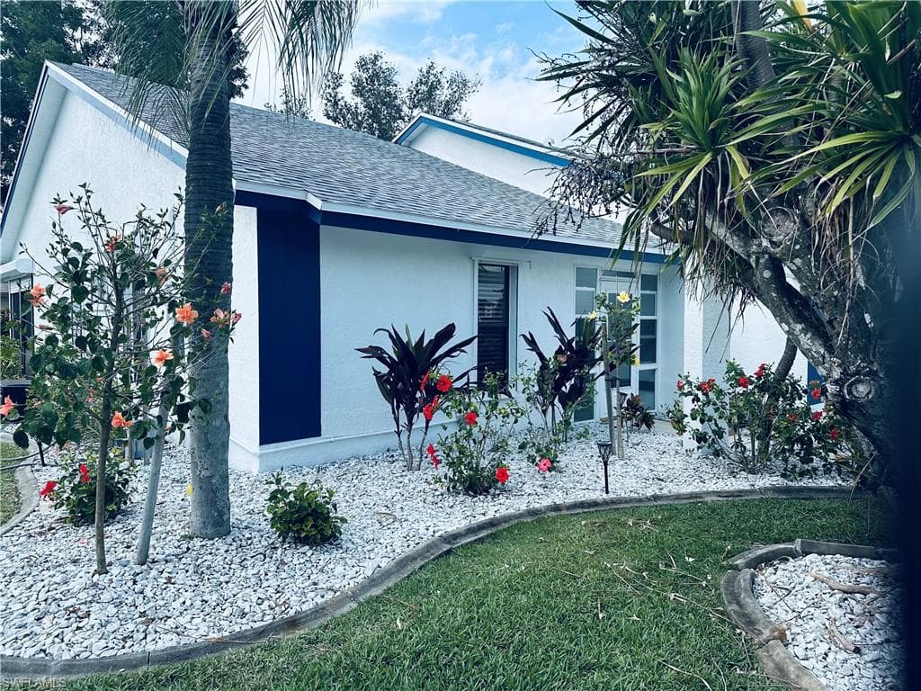 11163 Caravel CIR FORT MYERS, FL 33908