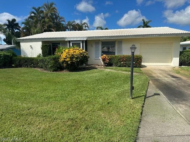44 Lanai CIR 44 NAPLES, FL 34112