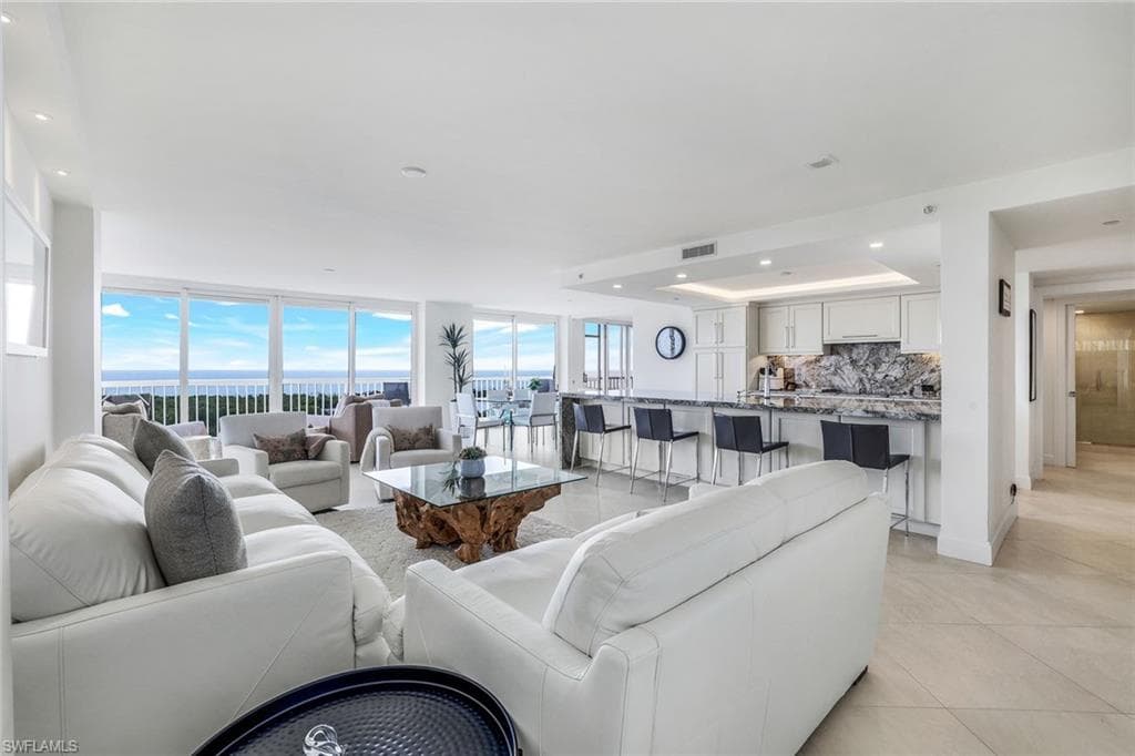6585 Nicholas BLVD 1401 NAPLES, FL 34108