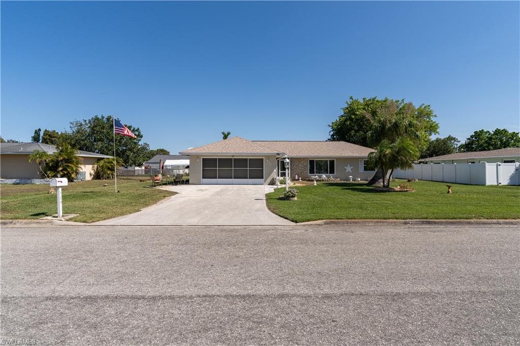 117 Daleview AVE LEHIGH ACRES, FL 33936