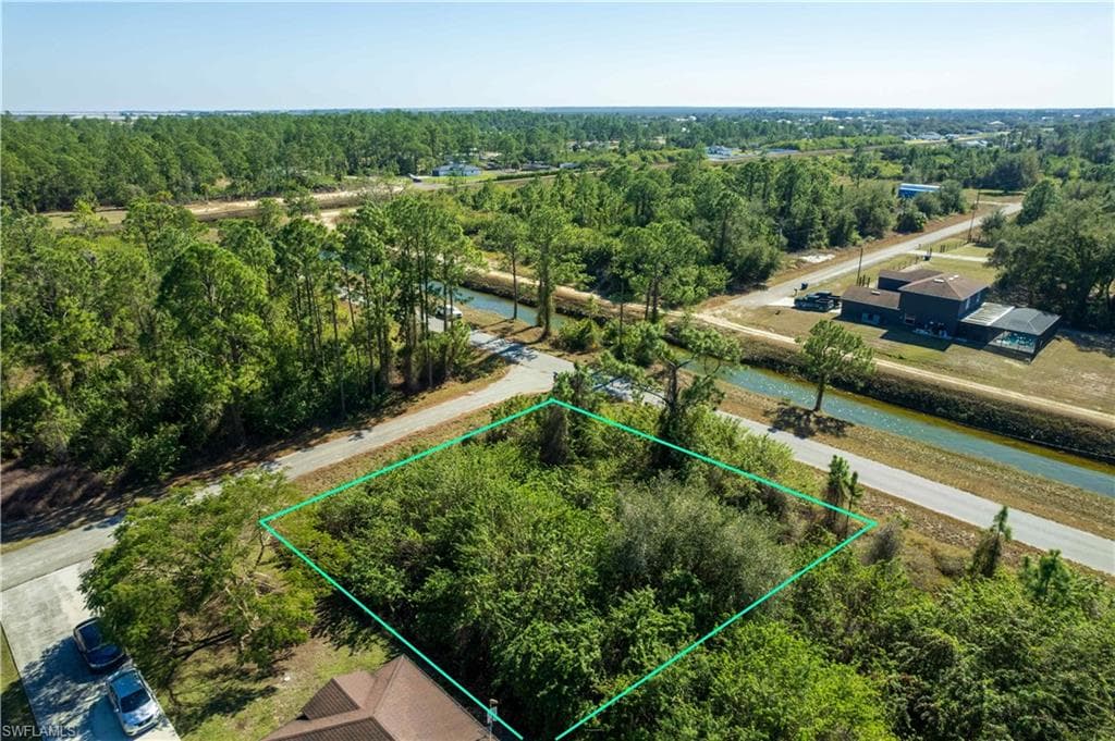 4407 E 20th ST ALVA, FL 33920