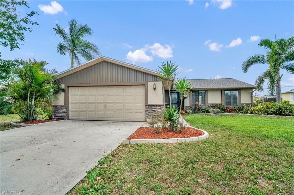 23 Arkansas RD LEHIGH ACRES, FL 33936