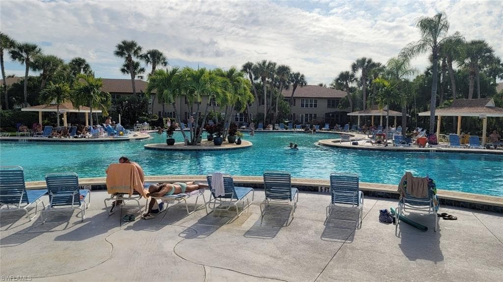 4240 Jack Frost CT W 4410 NAPLES, FL 34112