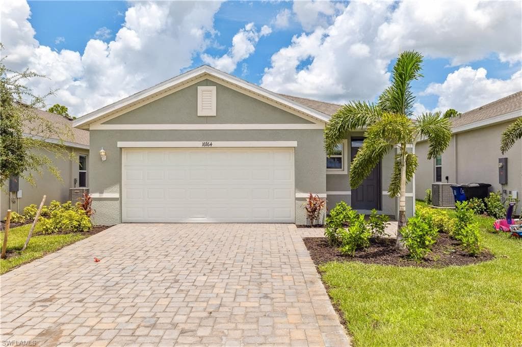 16764 ELKHORN CORAL DR NORTH FORT MYERS, FL 33903
