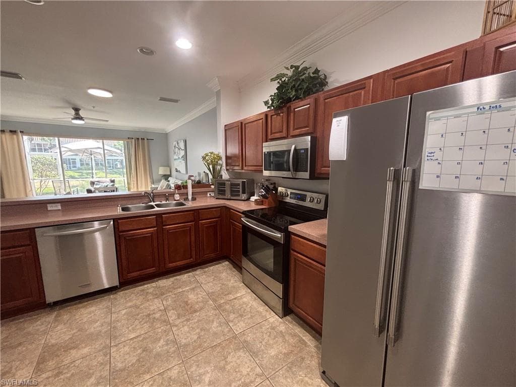 1032 Hampton CIR 62 NAPLES, FL 34105