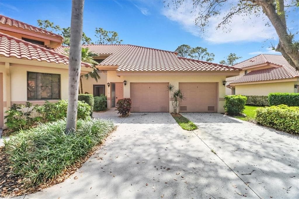 142 Bennington DR 8 NAPLES, FL 34104