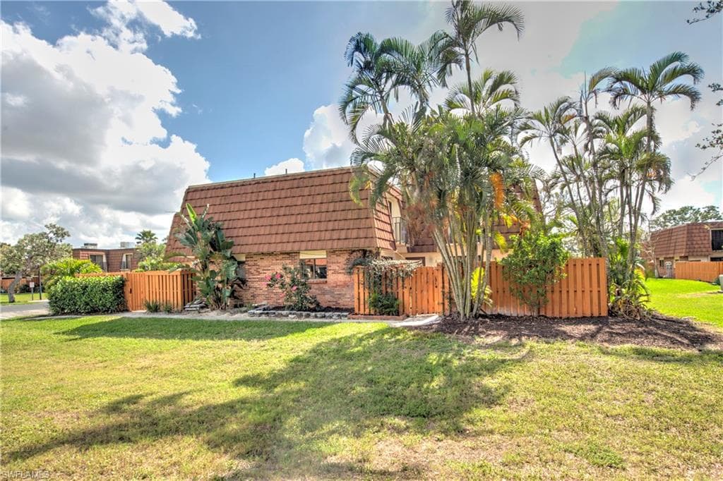 1442 Park Shore CIR 4 FORT MYERS, FL 33901