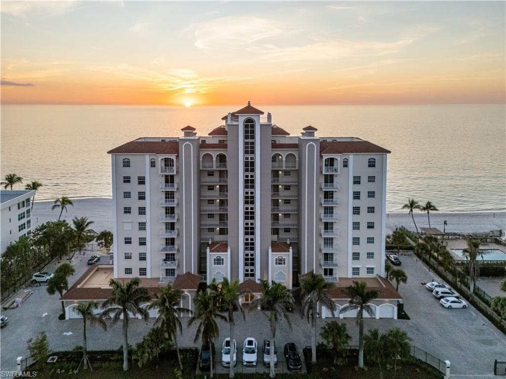 9577 Gulf Shore DR 703 NAPLES, FL 34108