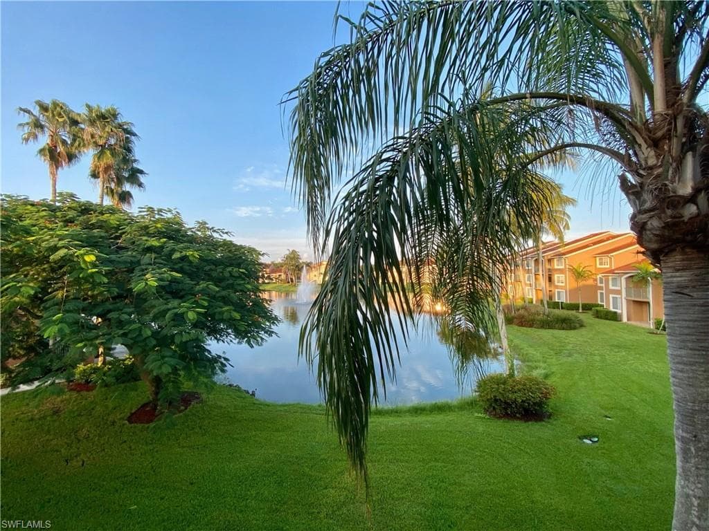 1265 Wildwood Lakes BLVD 304 NAPLES, FL 34104