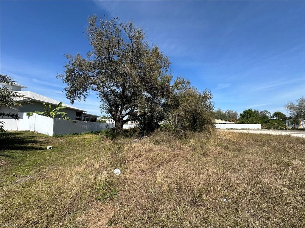 3916 8th ST SW LEHIGH ACRES, FL 33976