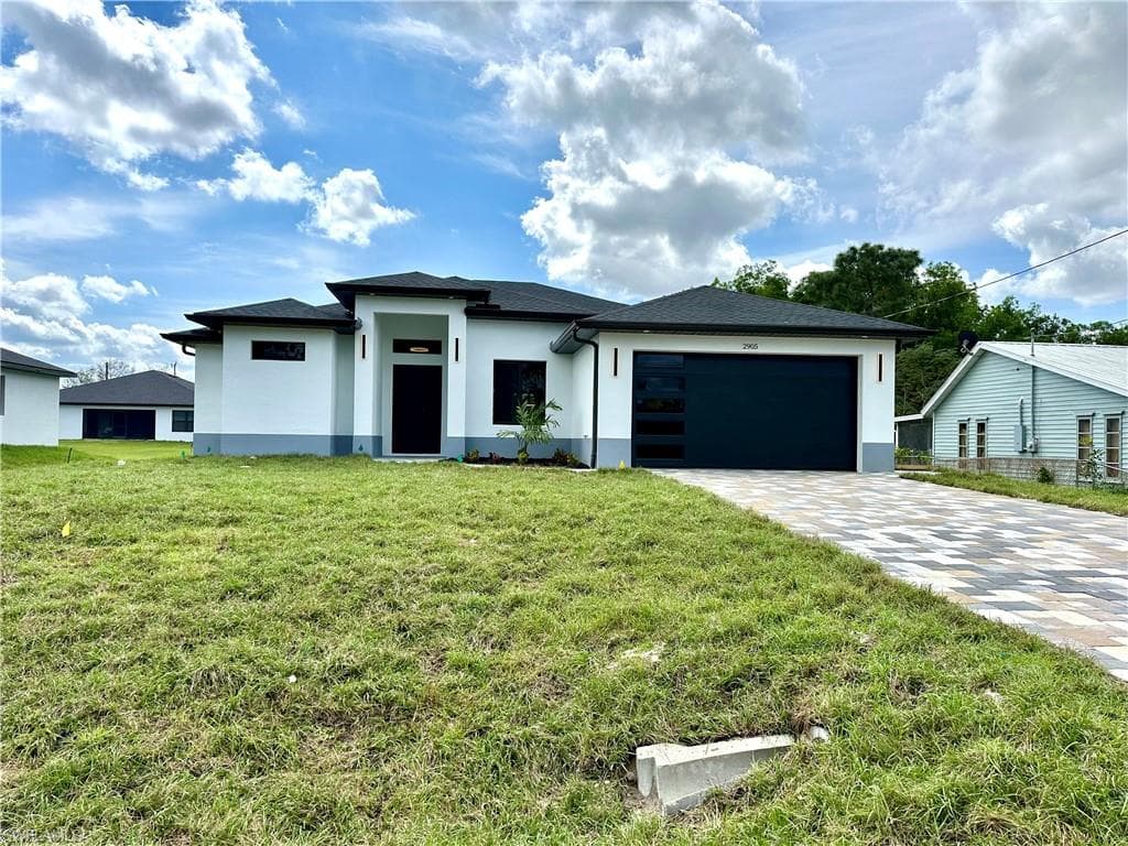 2905 4th ST W LEHIGH ACRES, FL 33971