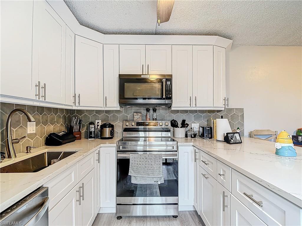 5215 Cedarbend DR 4 FORT MYERS, FL 33919