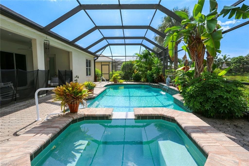 8211 Potomac LN NAPLES, FL 34104