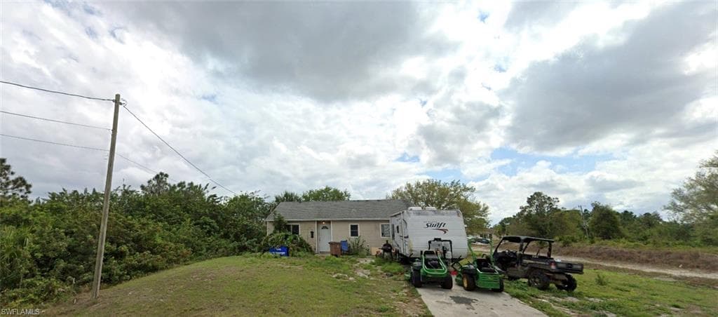 3735 11th ST W LEHIGH ACRES, FL 33971