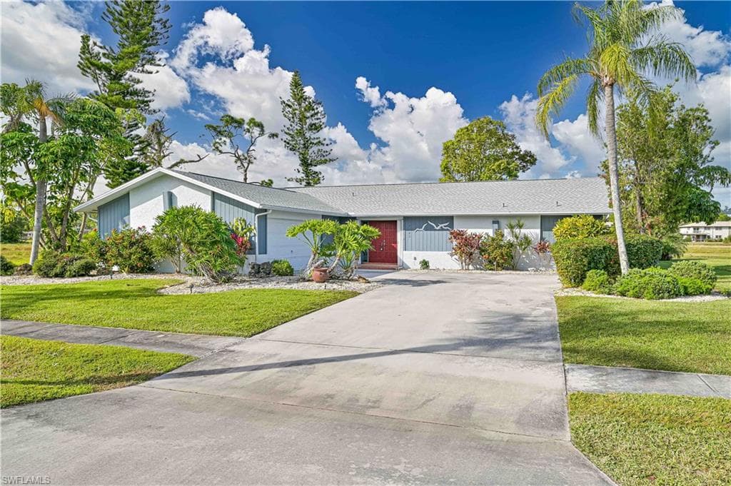 4145 Prestwick CT NORTH FORT MYERS, FL 33903