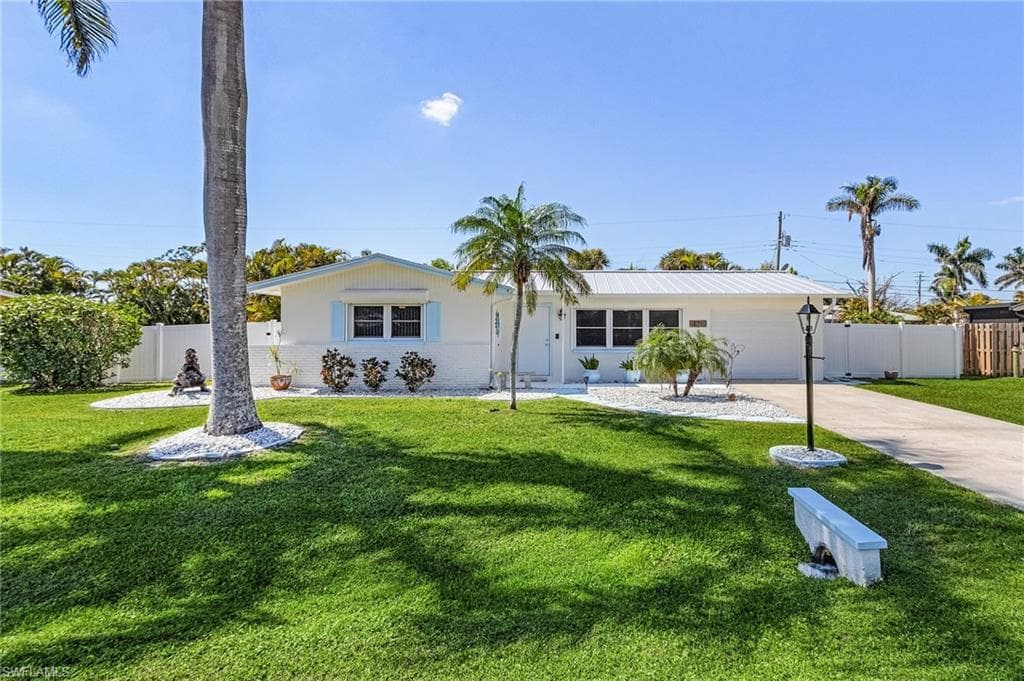 16780 Carmen AVE FORT MYERS, FL 33956