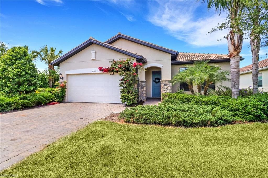 2071 Parson ST NAPLES, FL 34120