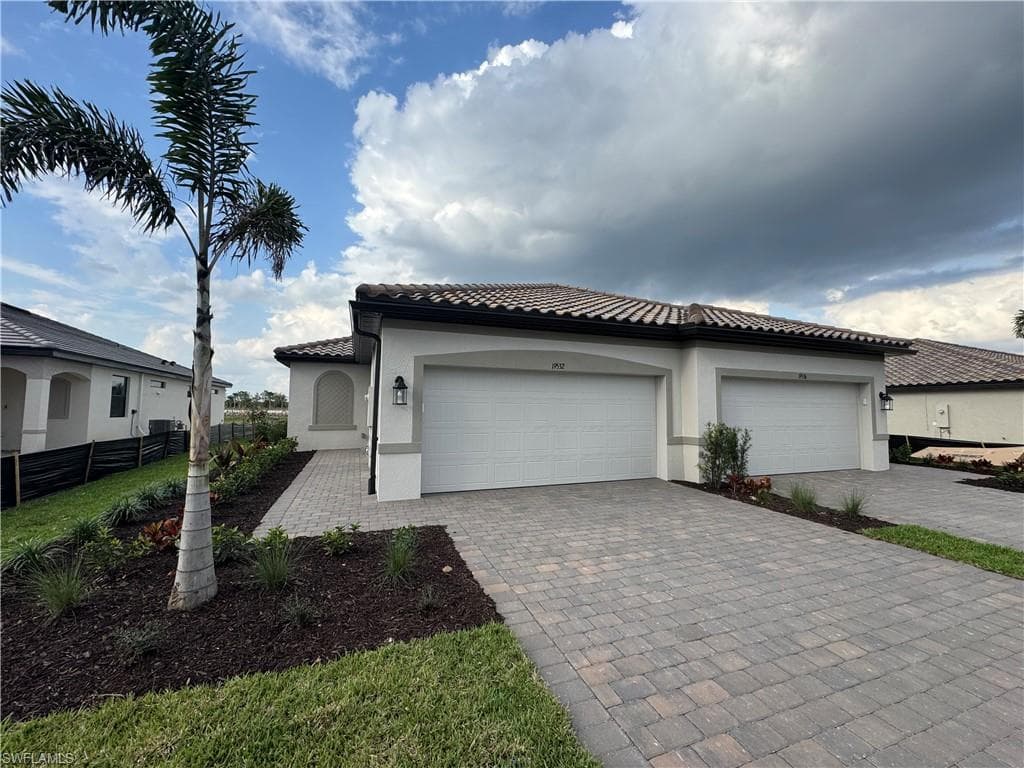 19532 Hinkley DR ESTERO, FL 33928
