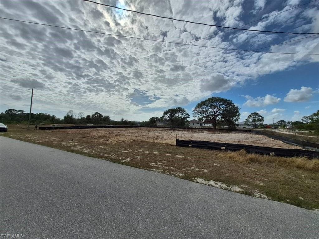 360 Paisley AVE LEHIGH ACRES, FL 33974