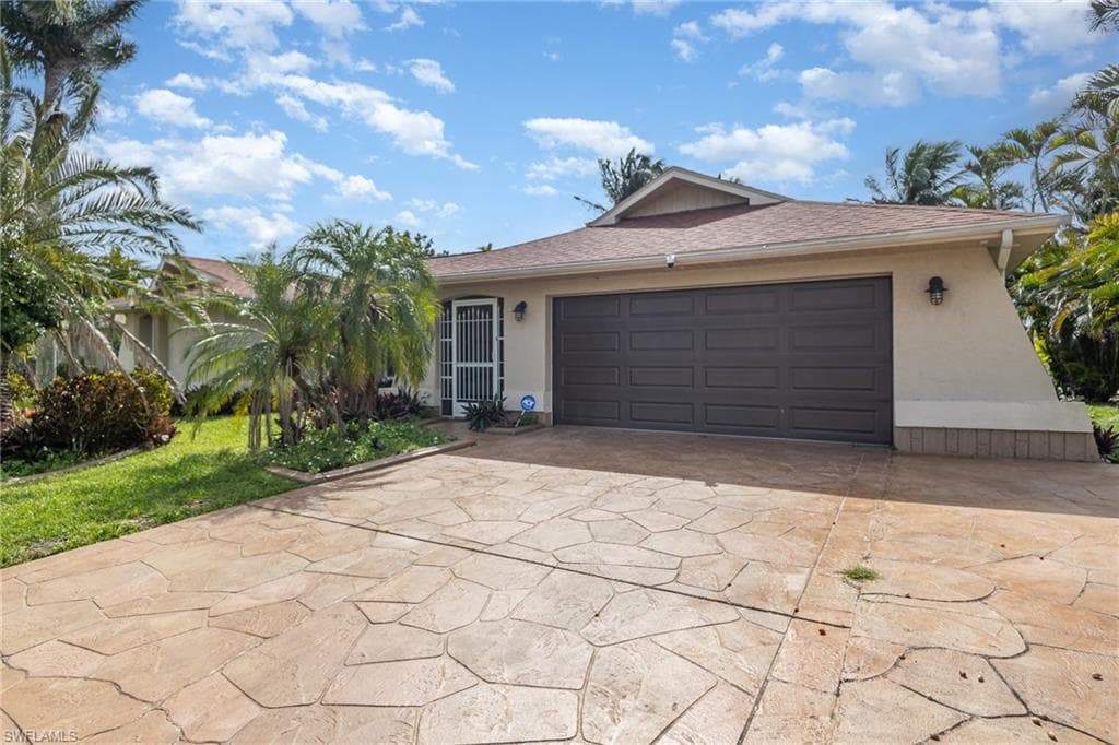 916 SE 24th ST CAPE CORAL, FL 33990