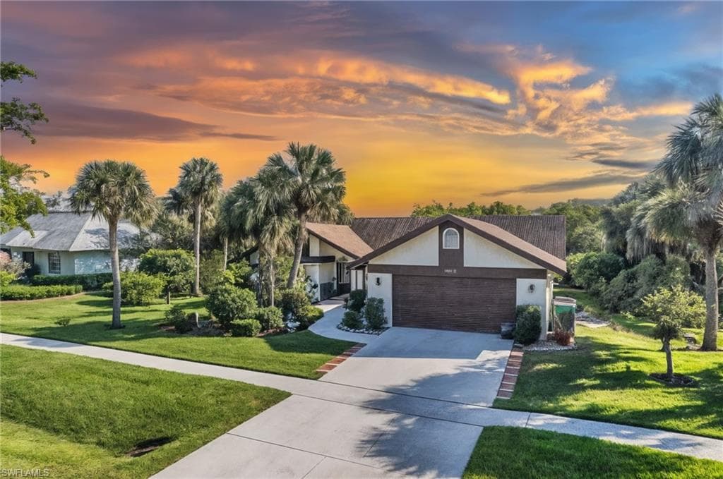 2394 Outrigger LN NAPLES, FL 34104