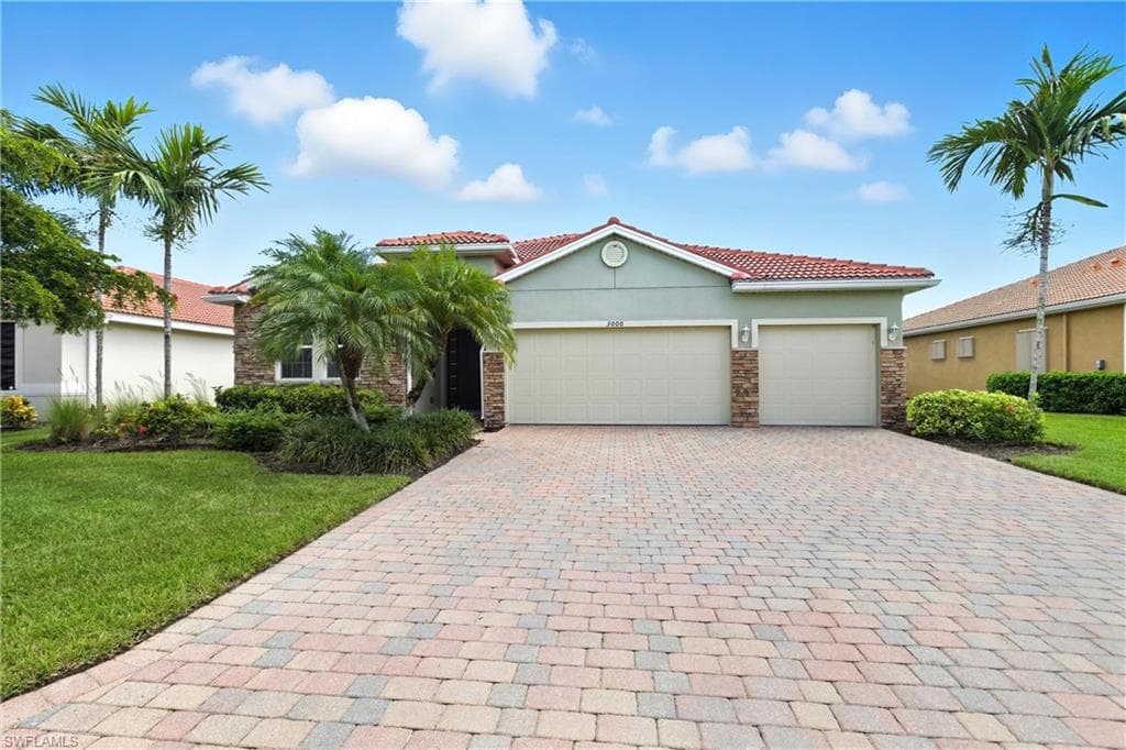 3000 Sunset Pointe CIR CAPE CORAL, FL 33914