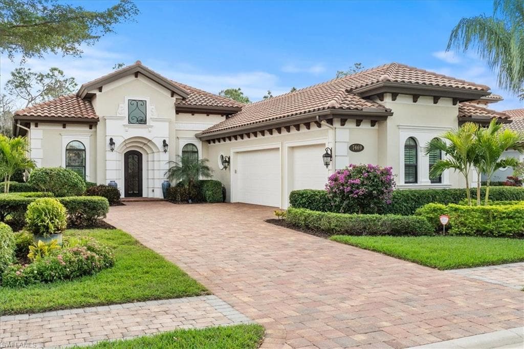 7469 Lantana CIR NAPLES, FL 34119