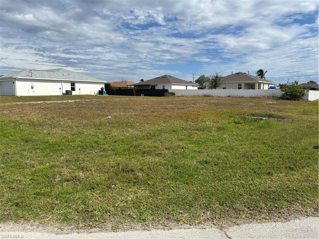1701 NW 11th PL CAPE CORAL, FL 33993