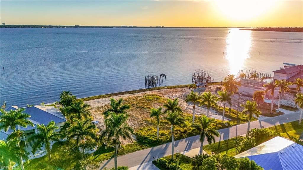 648 Coral DR CAPE CORAL, FL 33904