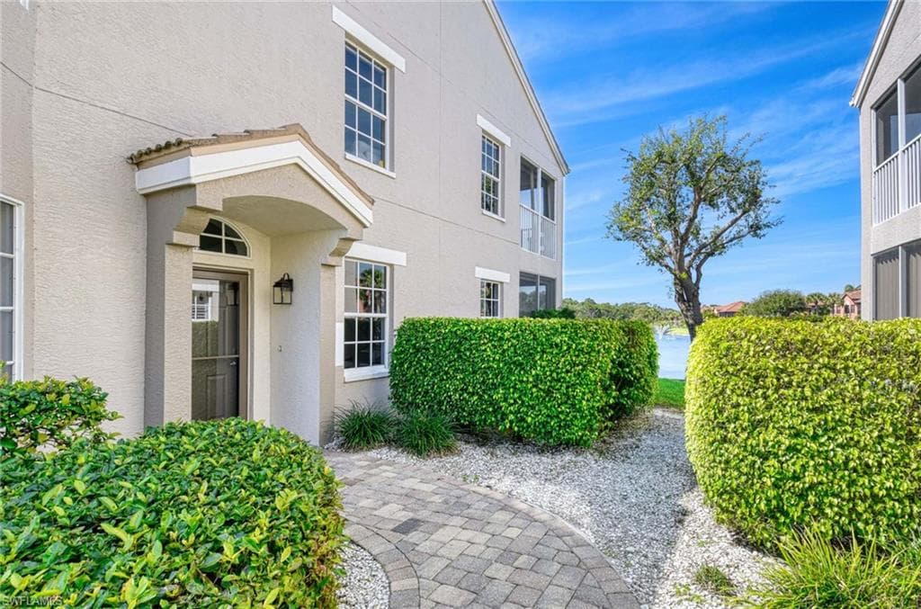 5701 Heron LN 704 NAPLES, FL 34110