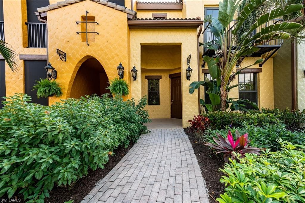 9147 Delano ST 9605 NAPLES, FL 34113