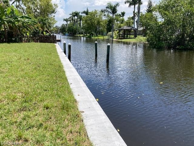 25 Estate DR NORTH FORT MYERS, FL 33917