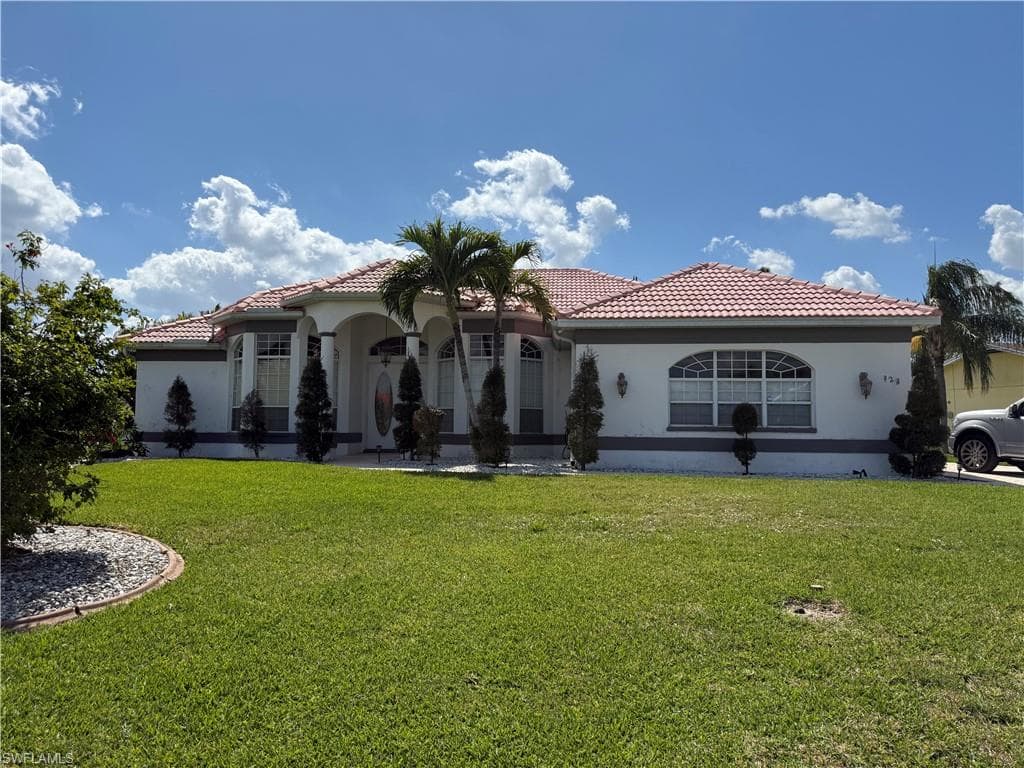 928 SE 17th ST CAPE CORAL, FL 33990