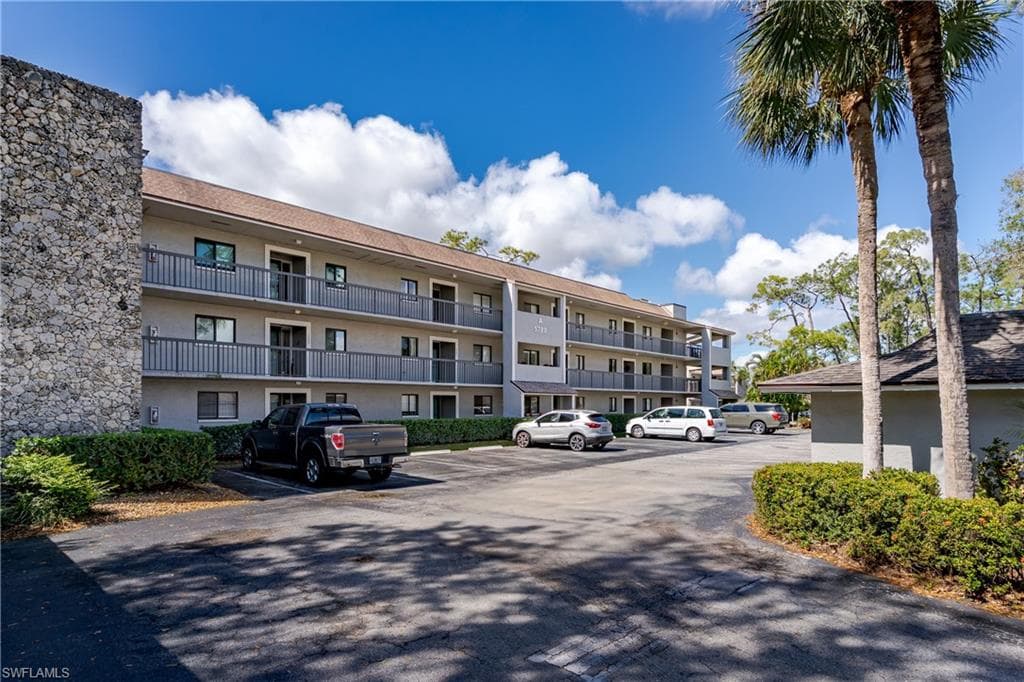 5789 Gage LN 203A NAPLES, FL 34113