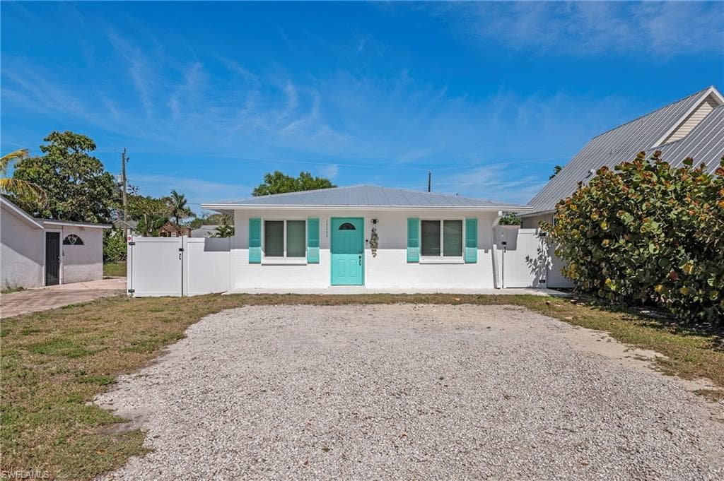 10245 Pennsylvania AVE BONITA SPRINGS, FL 34135