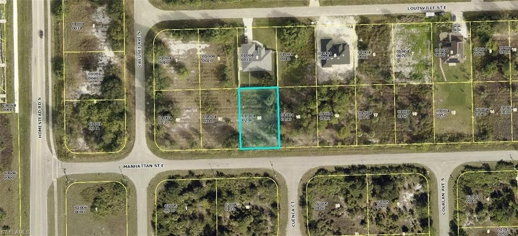 537 Manhattan ST E LEHIGH ACRES, FL 33974
