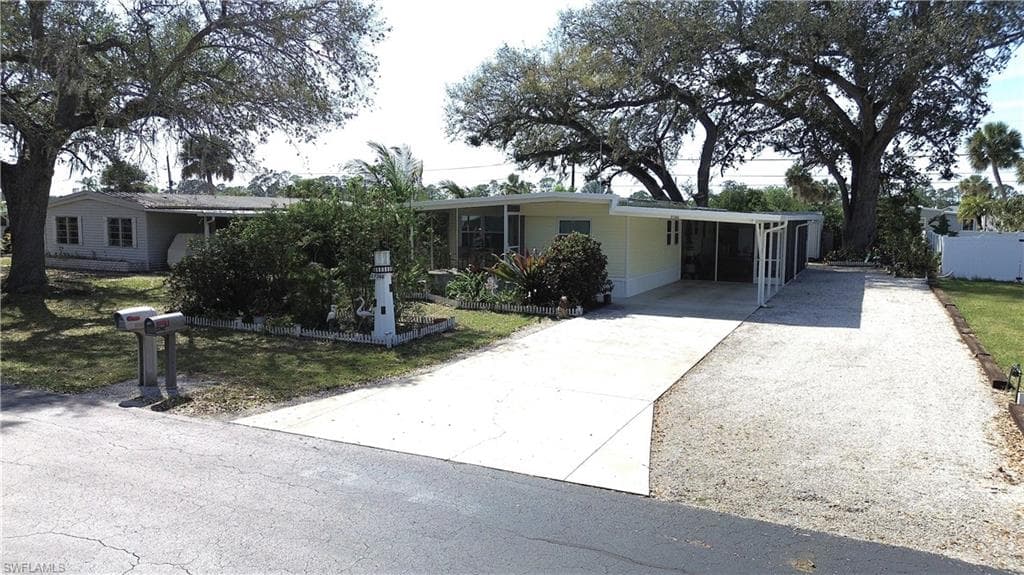 27366 Bourbonniere DR BONITA SPRINGS, FL 34135
