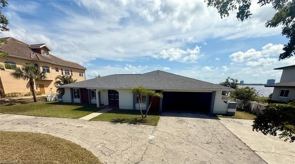 111 North Shore AVE NORTH FORT MYERS, FL 33917