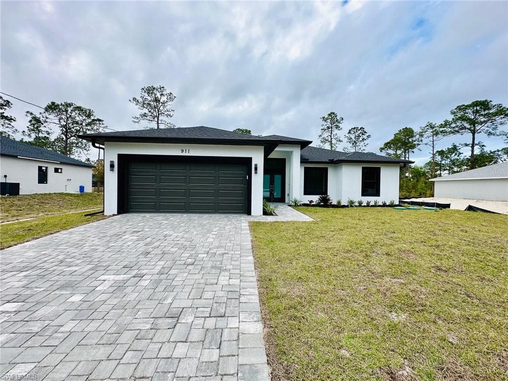 911 Desoto Ave AVE LEHIGH ACRES, FL 33972