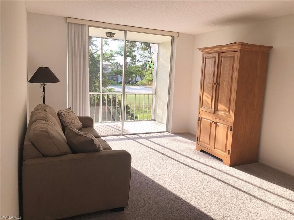 160 Turtle Lake CT 206 NAPLES, FL 34105