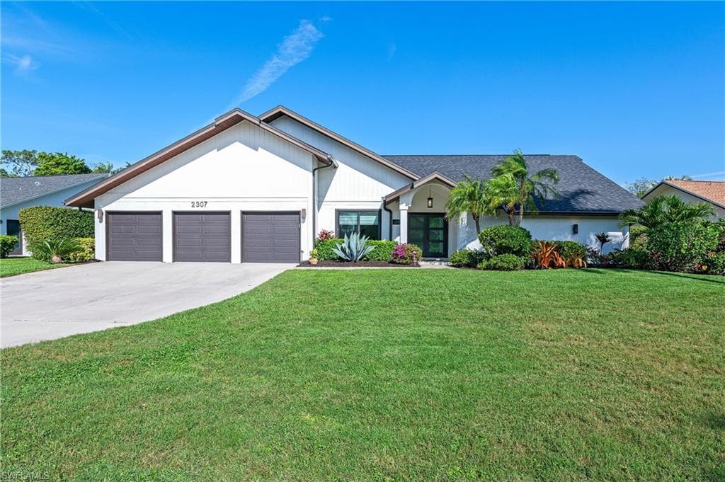 2307 Queens WAY NAPLES, FL 34112