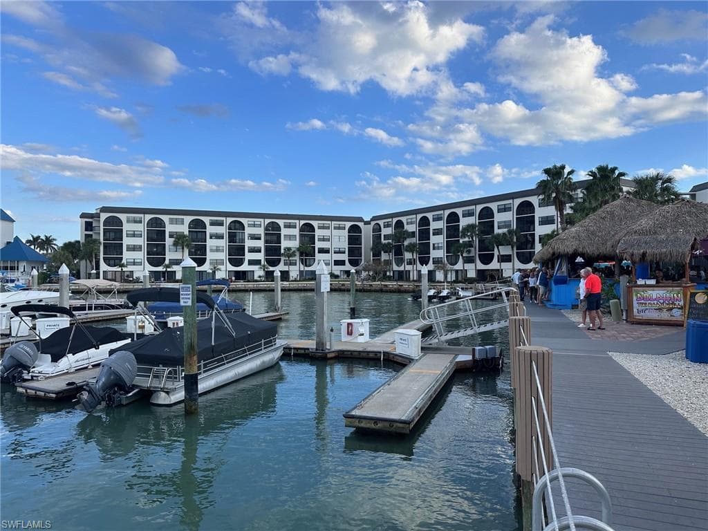 1024 Anglers CV C207 MARCO ISLAND, FL 34145