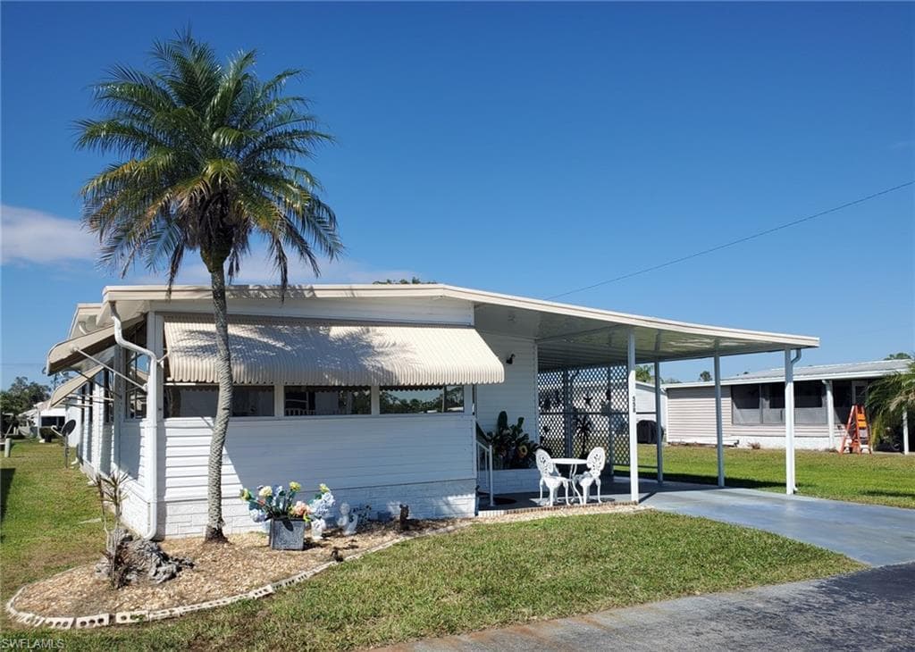 558 Freedom ST NORTH FORT MYERS, FL 33917
