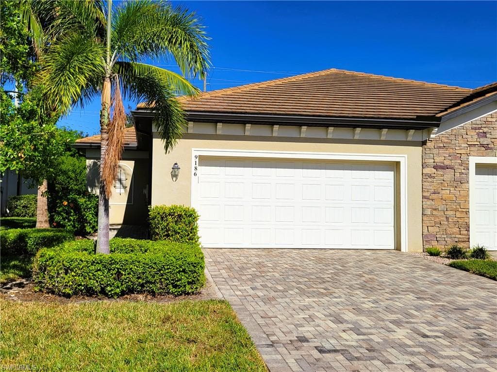 9186 Woodhurst DR NAPLES, FL 34120