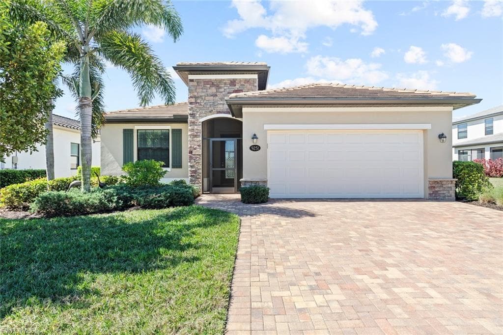 9251 Woodhurst DR NAPLES, FL 34120