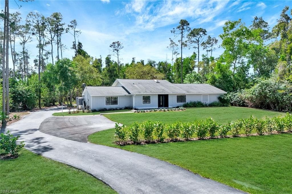 6800 Bottlebrush LN NAPLES, FL 34109