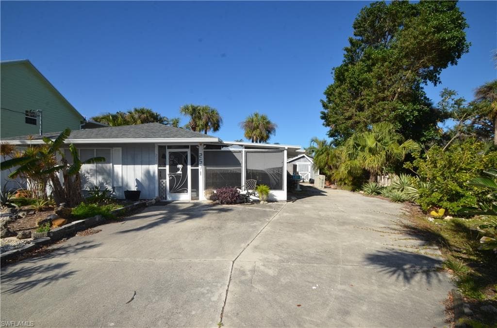 2571 Tamarind ST ST. JAMES CITY, FL 33956