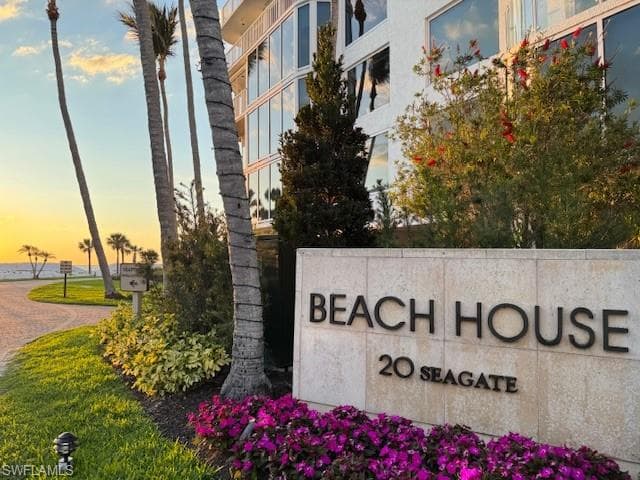 20 Seagate DR 703 NAPLES, FL 34103