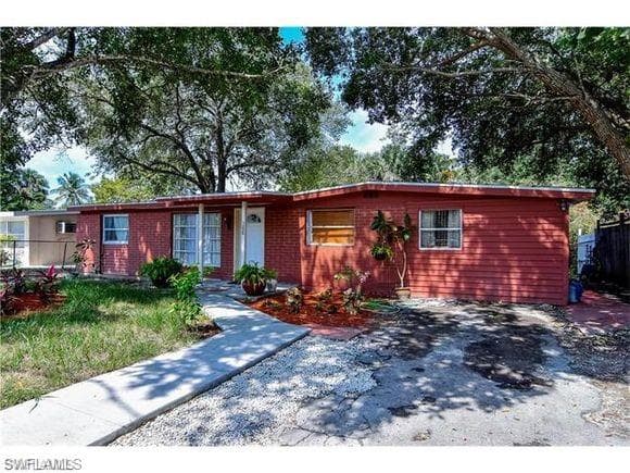 1220 Pine ST NAPLES, FL 34104