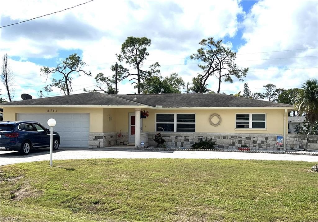8761 Chatham ST FORT MYERS, FL 33907